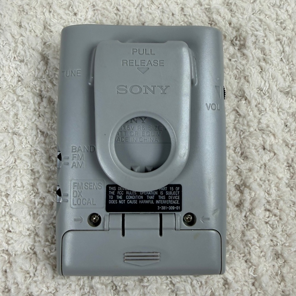 Sony Walkman SRF-59 Portable AM/FM Radio Silver Handheld Analog Tuner Belt Clip - Picture 3 of 8